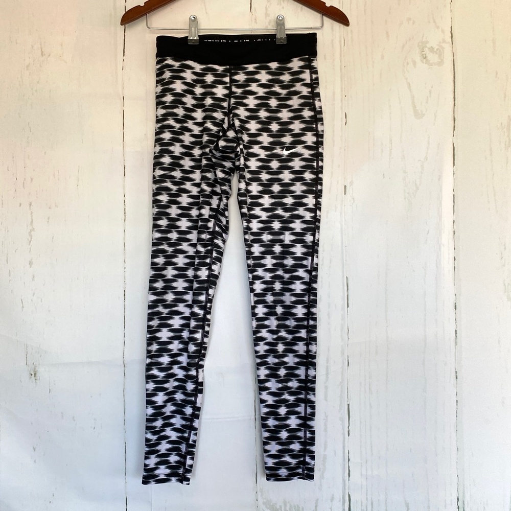 NIKE Women’s Relay Printed Crop Legging Black White Extra Small XS - Picture 4 of 14